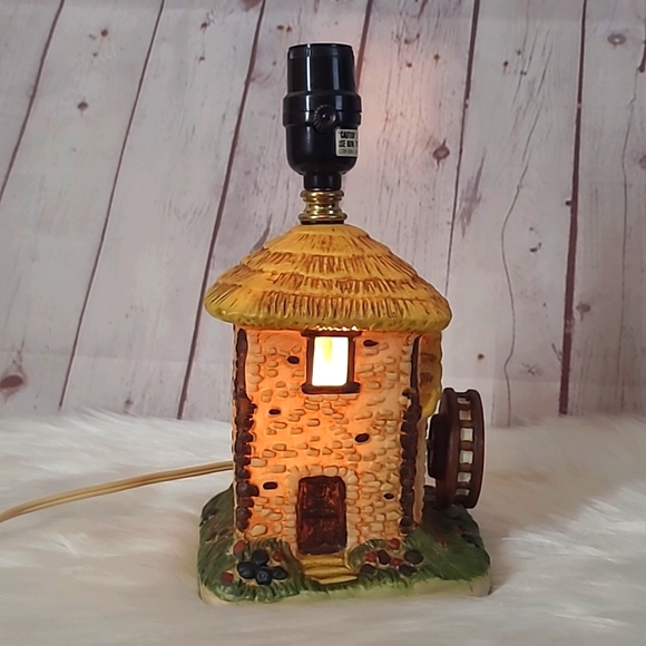 House of Lloyd Other - Vintage 90s House Of Lloyd Ceramic Cabin Water Wheel Light Up Table Lamp 10.5 "